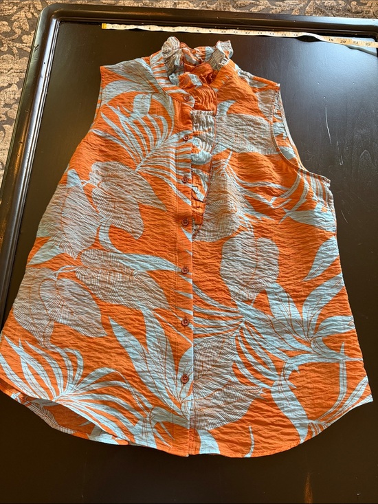 CAbi Tops - Cabi Sleeveless Tropical Button-Up Blouse in brown & Light Blue